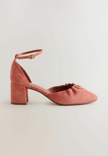 Туфли с ремешком