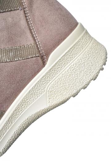 Сапожки на танкетке