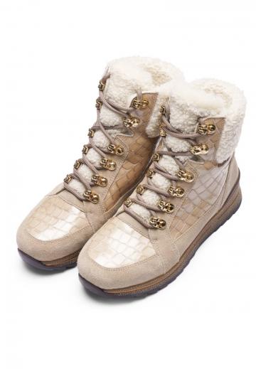 Сапожки на танкетке