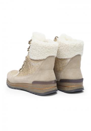 Сапожки на танкетке