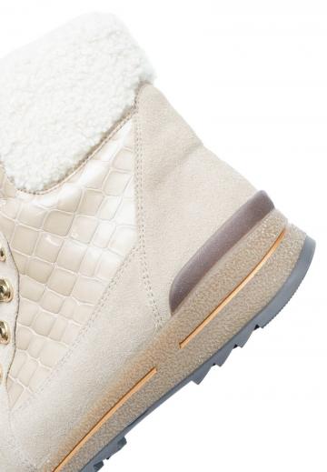 Сапожки на танкетке