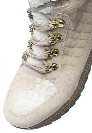 Сапожки на танкетке