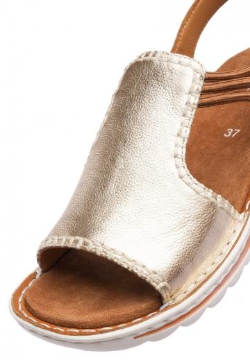 Босоножки на танкетке