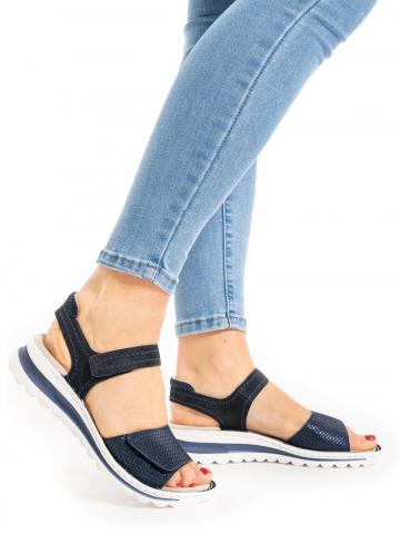 Босоножки на танкетке