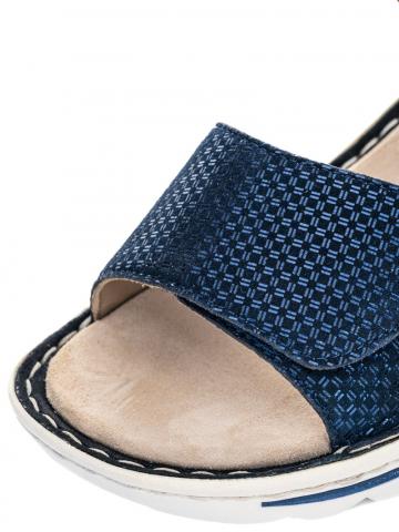 Босоножки на танкетке