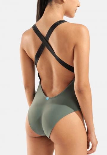 Слитный купальник