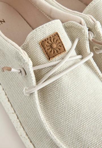 Ботинки на шнуровке