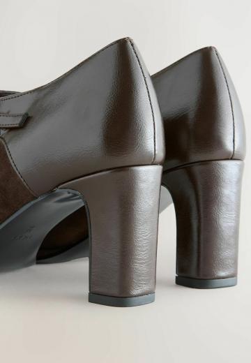 Туфли с высоким носом