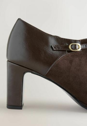 Туфли с высоким носом