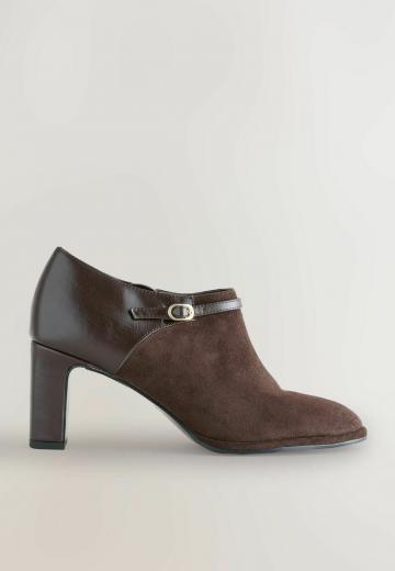 Туфли с высоким носом