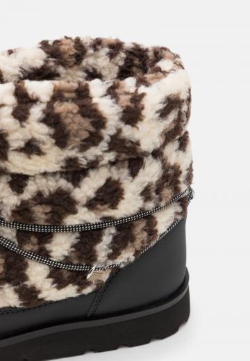 Ботинки на шнуровке