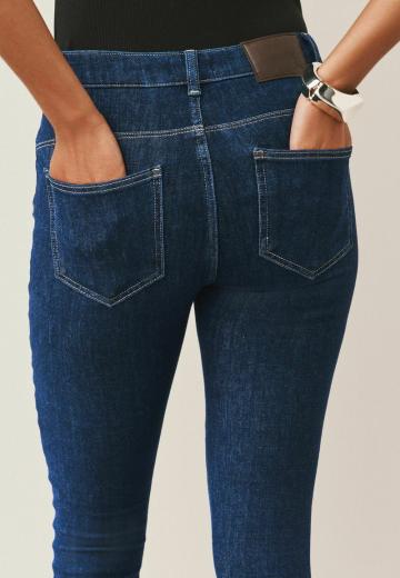 Узкие джинсы