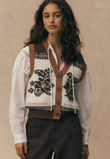 Вязаный жилет