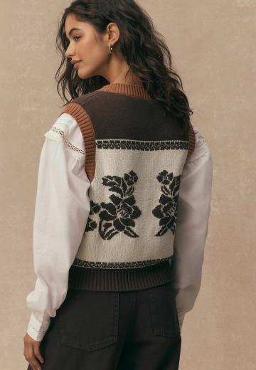 Вязаный жилет