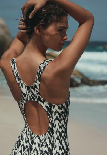 Слитный купальник