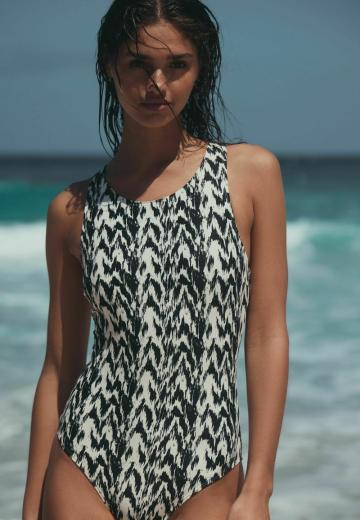 Слитный купальник