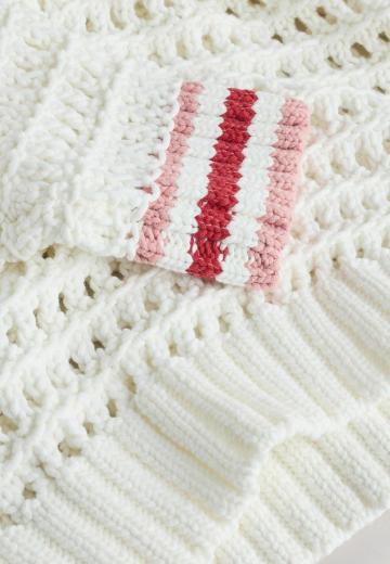 Пуловер в полоску