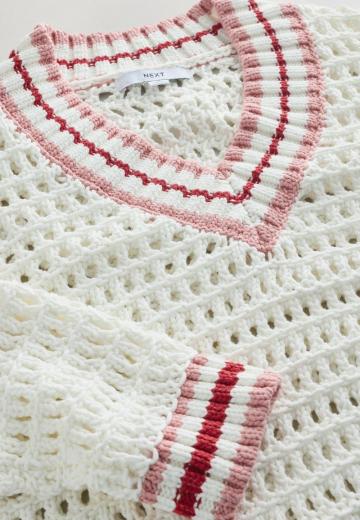 Пуловер в полоску