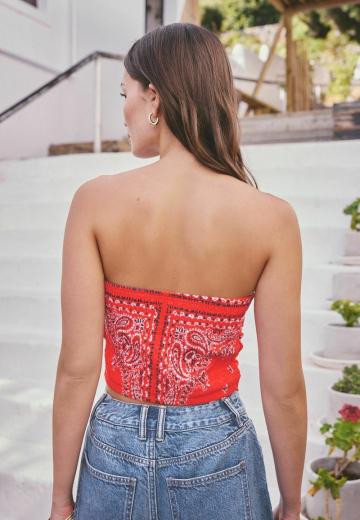 Топ без бретелек