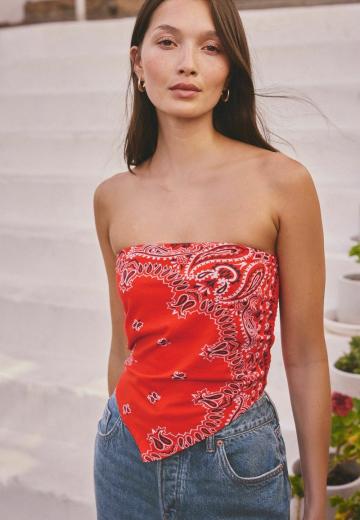 Топ без бретелек