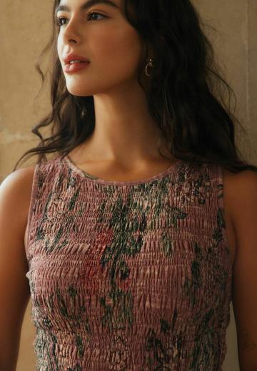 Блузка без рукавов