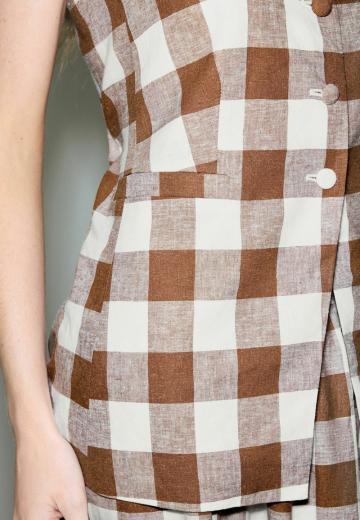 Длинный жилет