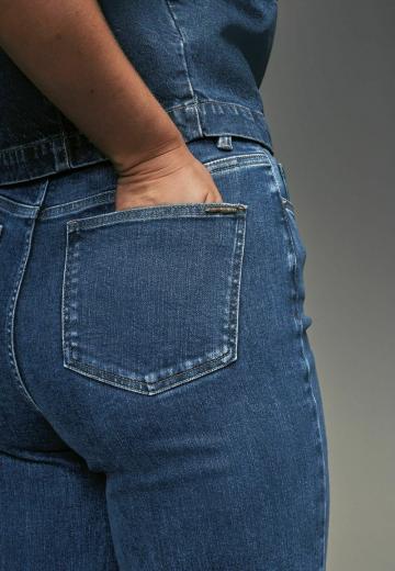 Клешеные джинсы
