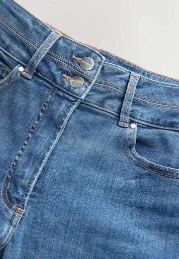 Короткие джинсы