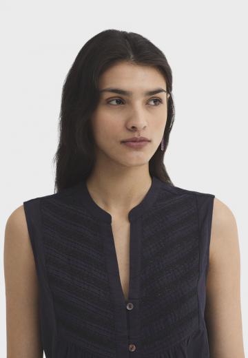 Блузка без рукавов