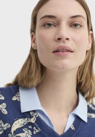 Пуловер с вырезом V