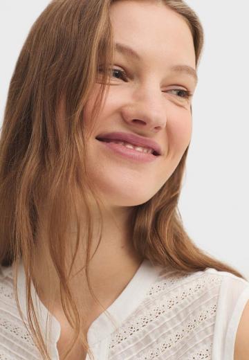 Блузка без рукавов