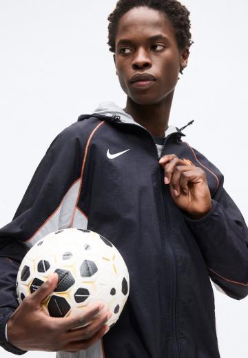 Спортивная куртка