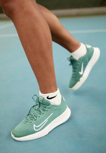 Теннисные кроссовки