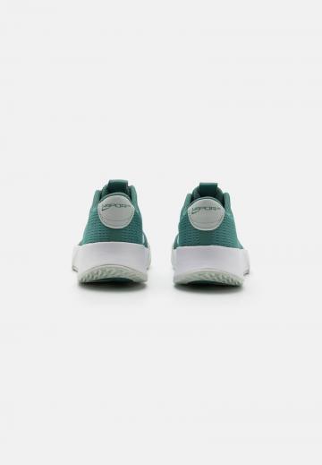 Теннисные кроссовки