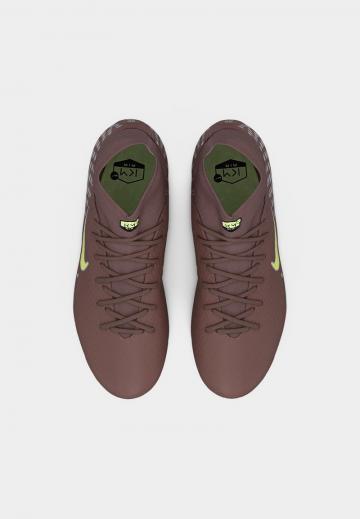 Футбольные бутсы