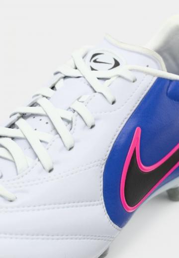 Футбольные бутсы