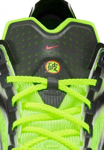 Беговые кроссовки