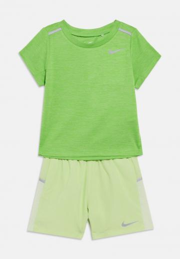 Спортивные шорты