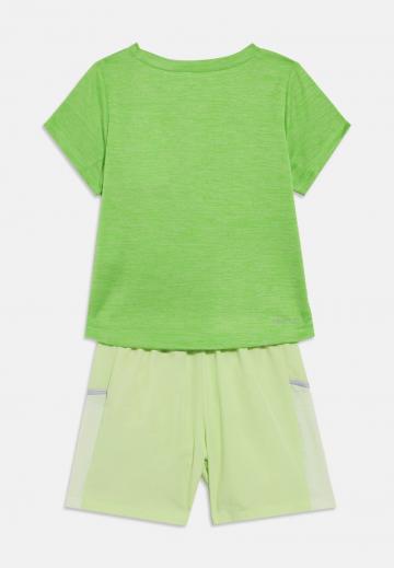 Спортивные шорты