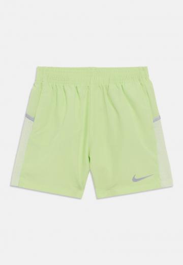 Спортивные шорты