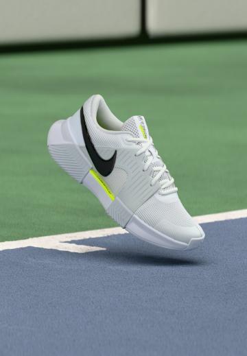 Теннисные кроссовки