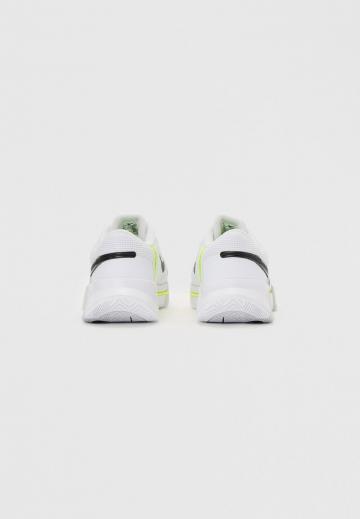 Теннисные кроссовки