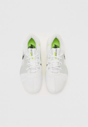 Теннисные кроссовки