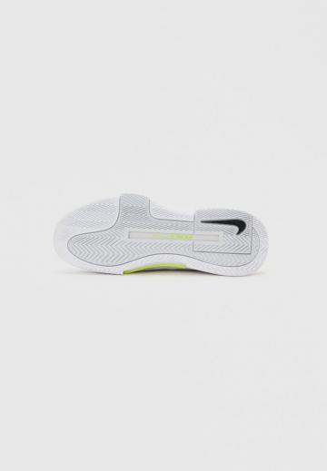 Теннисные кроссовки