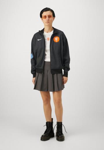 Спортивная куртка