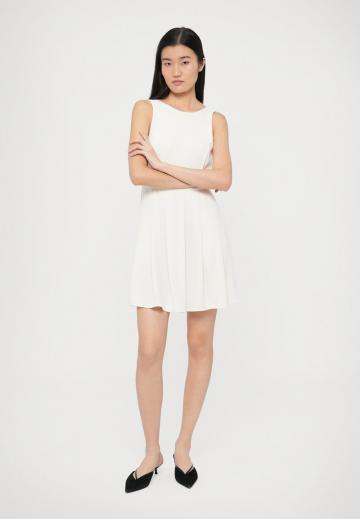 Короткое платье