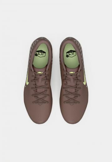 Футбольные бутсы