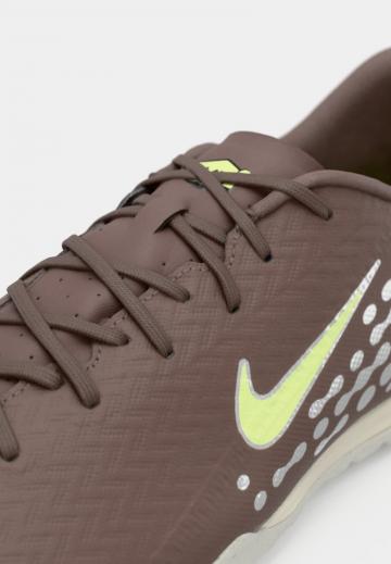 Футбольные бутсы