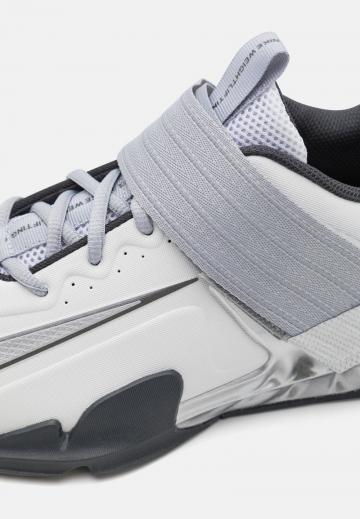 Тренировочные кроссовки