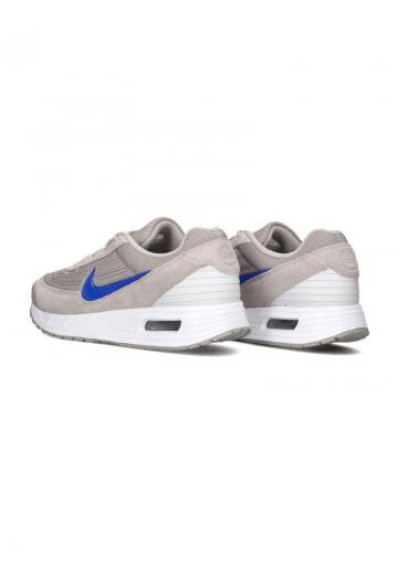 Походные кроссовки